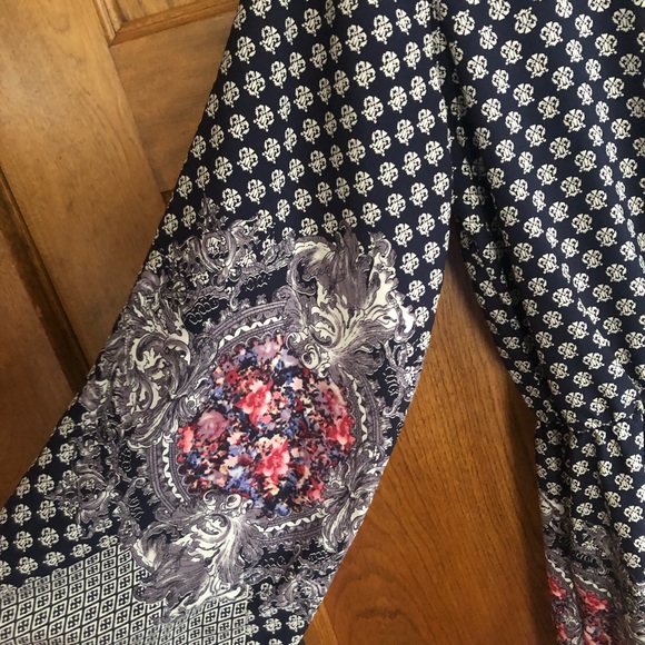 Medium floral dress. - Picture 2 of 2